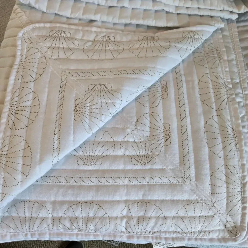 Coastal Quilt/Bedspread Twin Size White with Coral Seashell Embroidered Details